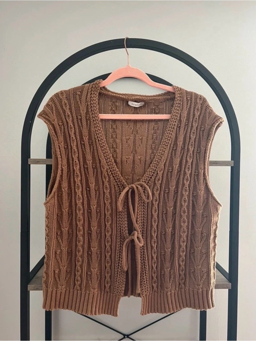 Neuflora knit vest